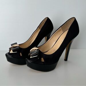 Arantza Peep Toe Platform High Heels Black with Gold and Black Bows Size 7.5 US